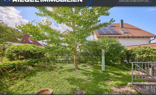 Sie hier? Wir auch! In beliebter Wohnlage, ansprechende DHH mit Garten und Carport