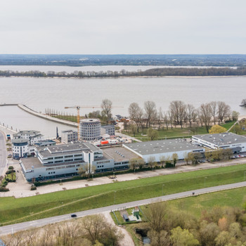 Büroflächen mit Elbblick zu vermieten: 500 m² - 3.584 m² - Wedel