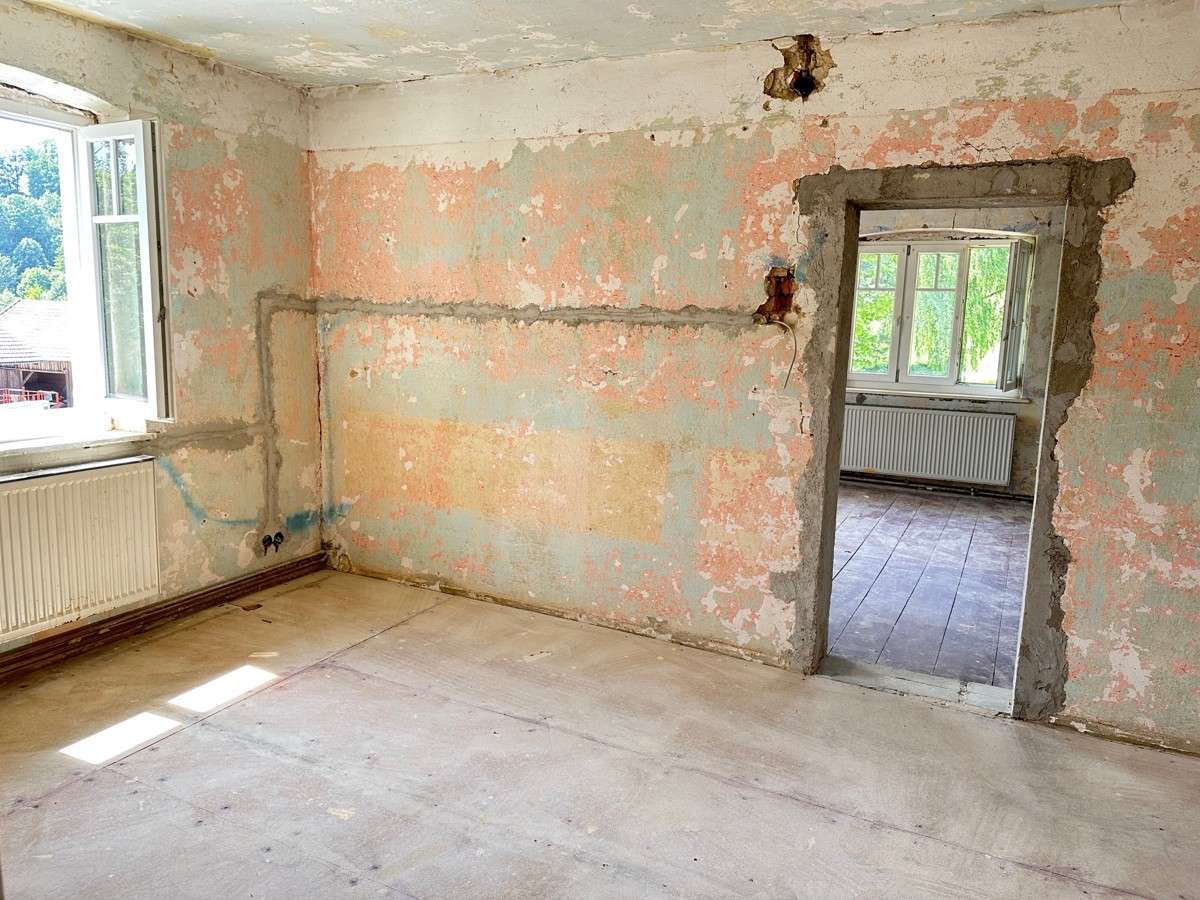 Immobilie in Perasdorf - Nh. St. Englmar: Herrenhaus zum Renovieren m. 3.000 m2 Grund + Gartenhaus-idyllische Waldrandlage! - Bild 1