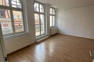 JÄGERHOF * Innenstadt* helle 2 Zimmer-Whg. mit gr. Balkon* sep. Küche* Bad m. Wanne 