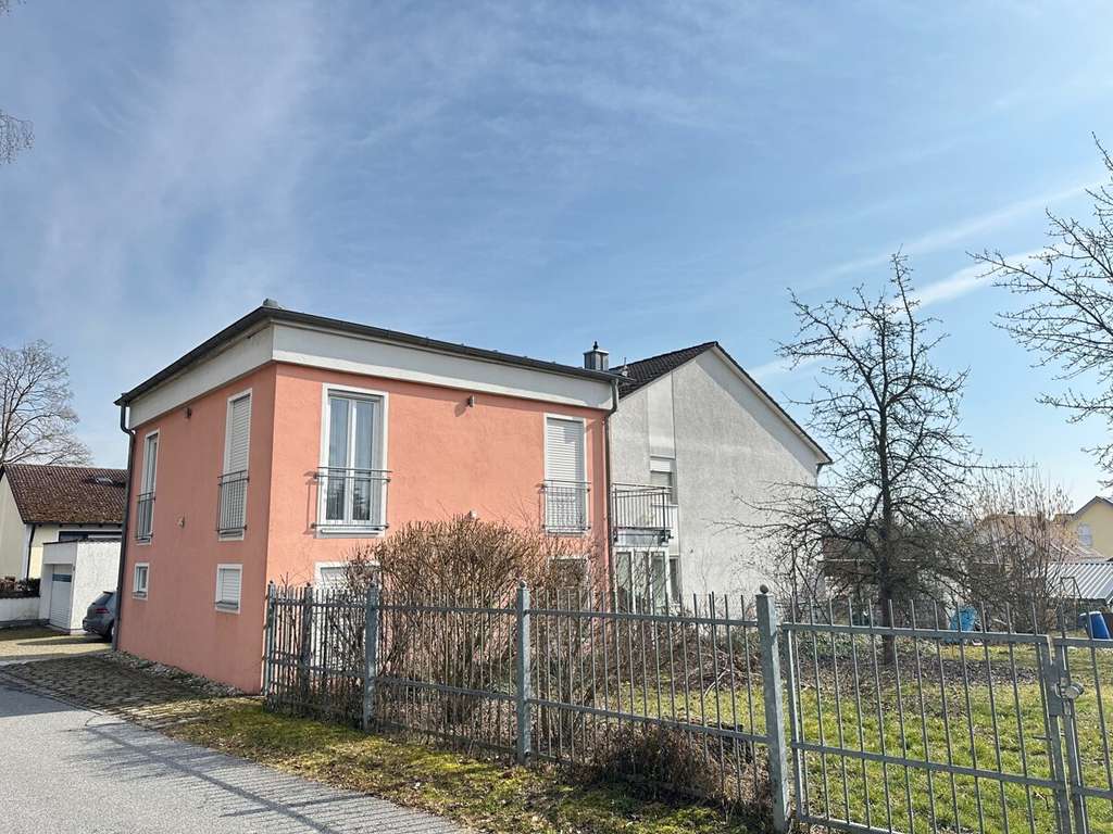 Immobilie in Plattling - Plattling: Gr. Wohnhaus m. Anbau - vermietet - m. ca. 1.000 m2 Grund in zentraler u. ruhiger Lage - Bild 3