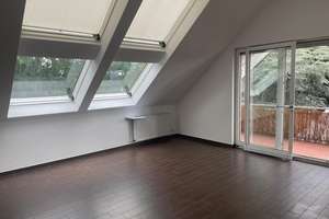 Gepflegte 4-Raum-DG-Wohnung mit Balkon in Paderborn