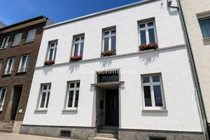 ALTBAU-CHARME AUSSEN, MODERNER WOHNKOMFORT INNEN – DREI WOHNEINHEITEN & PARKÄHNLICHER GARTEN