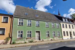 sanierungsbedürftiges Mehrfamilienhaus im Stadtzentrum mit 461 m² Grundstück – Rostocker Straße 6, 18195 Tessin – Vorschaubild 1