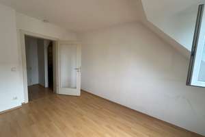 LICHTDURCHFLUTETE 3-ZIMMER-WOHNUNG MIT DACHBODEN IN TOPQUARTIER – 40477 Pempelfort, Düsseldorf – Vorschaubild 9