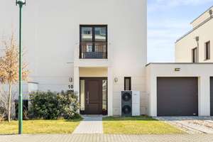 Exklusives Einfamilienhaus (6 Zi.) |  240m2 | Sehr hell | Ruhig & grün, ideal für Familien |01.08.26 – leo-bauer straße 10, 14476 Groß Glienicke, Potsdam – Vorschaubild 1