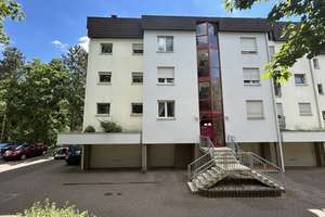 Gemütliche Eigentumswohnung mit großer Terrassenfläche und Duplex-Garage