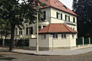 Historische Denkmalvilla am Großen Garten mit parkähnlichem Grundstück & Bauland