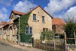Freistehendes Ein- Zweifamilienhaus mit Scheune und großem Innenhof – Kanalstraße 8, 67823 Donnersbergkreis – Vorschaubild 2