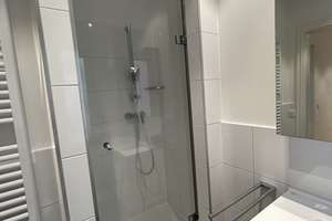 MAXVORSTADT | neu renovierte 2,5-Zimmer-Wohnung mit Wohnküche & Parkett & Balkon & Videosprechanlage – Die vollständige Adresse der Immobilie erhältst du vom Anbieter., 80799 Am alten nördlichen Friedhof, München – Vorschaubild 5