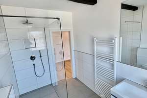 Sanierte und Stilvolle 2,5-Zimmer-Dachgeschosswohnung mit gehobener Innenausstattung in Düsseldorf – Reisholzer Straße 1, 40231 Lierenfeld, Düsseldorf – Vorschaubild 5