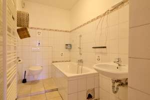 Altbaujuwel mit Balkon 4 Zimmer im Herzen von Bad Cannstatt – Die vollständige Adresse der Immobilie erhältst du vom Anbieter., 70376 Oberer Schlossgarten, Stuttgart – Vorschaubild 3