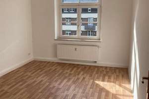Schicke 2-Zimmer mit Einbauküche, Laminat, Wannenbad & Balkon in ruhiger Lage! – Zschopauer Platz 11, 9126 Bernsdorf, Chemnitz – Vorschaubild 8