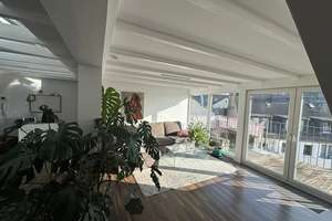 Individuelle Dachgeschoss Maisonette Wohnung mit wunderschönen Sonnenbalkon und Weitblick – Belsenstrasse 9, 40545 Oberkassel, Düsseldorf – Vorschaubild 2