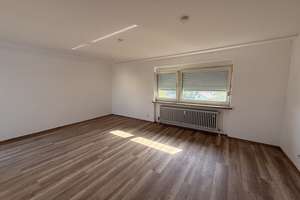 3-ZIMMERWOHNUNG MIT HERRLICHER AUSSICHT UND HAUSEIGENER SAUNA – Die vollständige Adresse der Immobilie erhältst du vom Anbieter., 74078 Biberach, Heilbronn – Vorschaubild 2