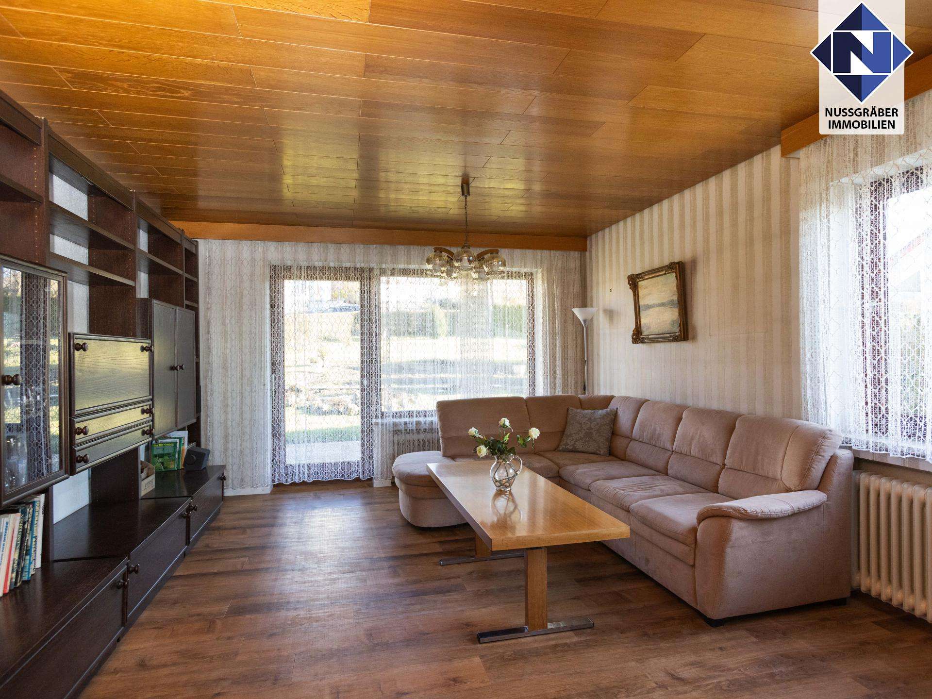 Immobilie in Frickenhausen - Familienparadies mit 7,5 Zimmern, offenem Kamin und großem Garten - Bild 2