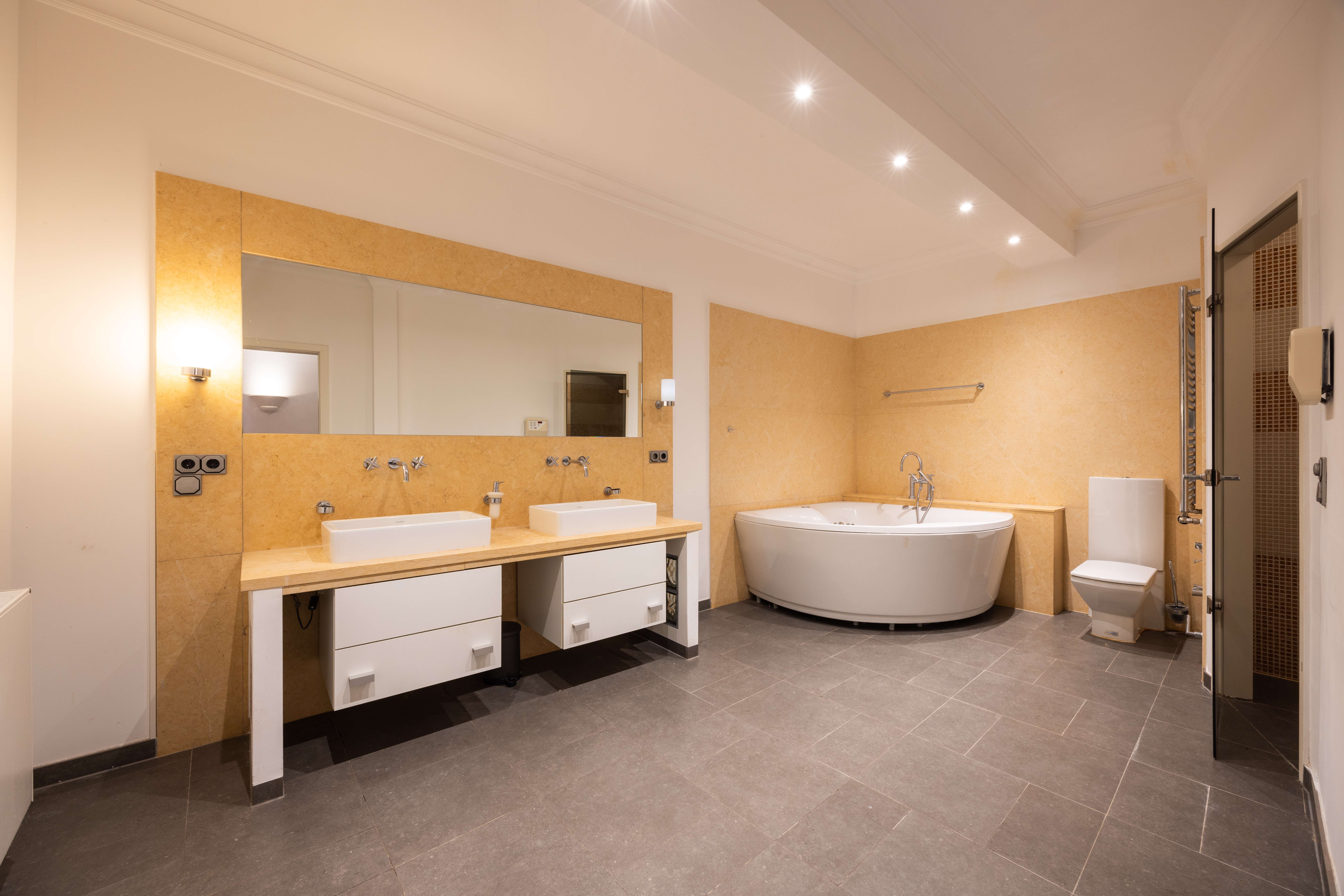 Zooviertel | 258 m² Altbau mit Garten & Garage – einzigartiger Wohntraum / repräsentative Bürofläche, Düsseldorf – Bild 4