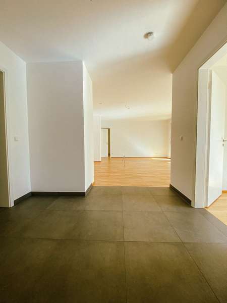 Moderner Eingangsbereich.jpg