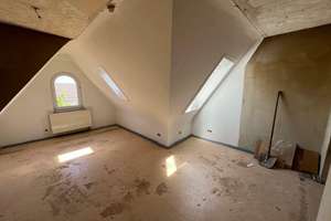 Dachgeschoss-Rohdiamant im Jugendstilhaus – 2,5 Zimmer zur individuellen Gestaltung in Stuttgart – Die vollständige Adresse der Immobilie erhältst du vom Anbieter., 70191 Nordbahnhof, Stuttgart – Vorschaubild 2