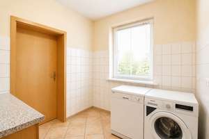 Bezugsfreier Bungalow mit Hobbyraum als 4. Zimmer in ruhiger Wohnlage – Die vollständige Adresse der Immobilie erhältst du vom Anbieter., 12524 Altglienicke, Berlin – Vorschaubild 8