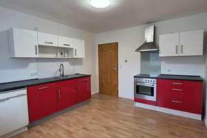 Großzügige, frisch renovierte Maisonette-Wohnung mit 5 Zimmern, 3 Bädern & Balkon – Bahnhofstraße 5, 97450 Arnstein – Vorschaubild 2