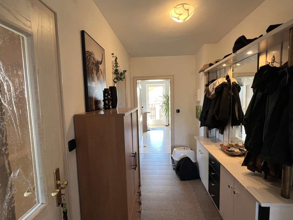 Immobilie in Vilsbiburg - Idyllisches Einfamilienhaus mit Einliegerwohnung auf dem Land nahe Vilsbiburg - Bild 2