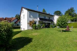 Gepflegtes Zweifamilienhaus mit großem Garten, drei Garagen und vielseitigen Nutzungsmöglichkeiten – Die vollständige Adresse der Immobilie erhältst du vom Anbieter., 88316 Isny im Allgäu – Vorschaubild 6
