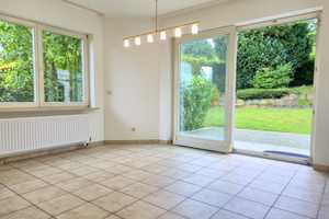IDYLIC & SPACIOUS LIVING! Charming semi-detached house with secluded garden *Dog allowed* – Main-Taunus-Kreis – Vorschaubild 3