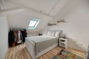 Helle 3-Zimmer-Wohnung mit Dachterrasse
Weitblick über Wuppertal inklusive – Die vollständige Adresse der Immobilie erhältst du vom Anbieter., 42285 Barmen, Wuppertal – Vorschaubild 11