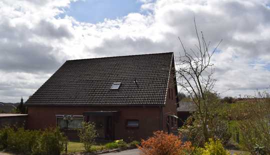Bild von Zweifamilienhaus mit großem Garten in Mörel, neuer Preis.