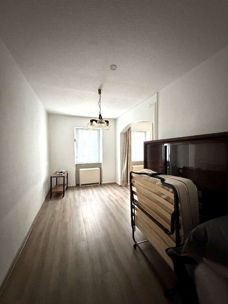 Immobilie in Edenkoben - Edenkoben - Ehemaliges Winzeranwesen mit großer Scheune und schön angelegten Hof - Bild 1