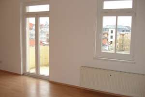 Besichtigung: Schöner Altbau - EBK, gr. Südbalkon, TG-Platz, Badewanne, Keller, Gartenbenutzung