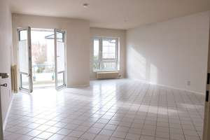 Schöne 3-Zimmer Wohnung im Grünen mit Balkon, Einbauküche und Stellplatz