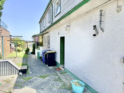 Viel Platz, viele Möglichkeiten Ein-/Zweifamilienhaus mit 3 Garagen & Dachterrasse