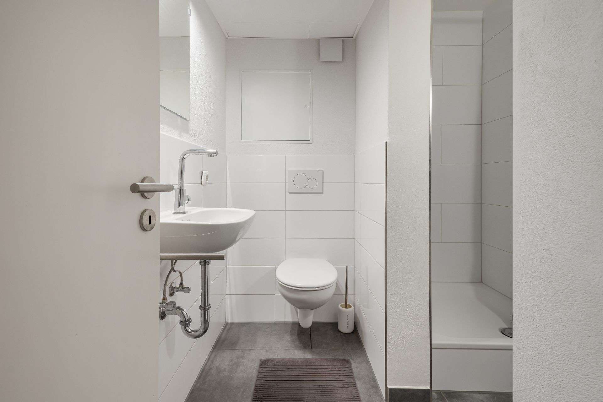 Immobilie in Schwalbach - Wohnen und Investieren: Saniertes Mehrfamilienhaus in attraktiver Feldrandlage in Schwalbach/Ts. - Bild 0