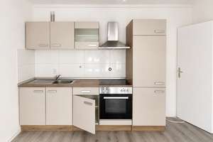Renovierte 2-Zimmer Wohnung mit Balkon & Aufzug