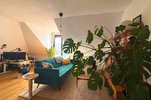 Wunderschöne, 2 Zimmer DG Wohnung mit Balkon (2x) I PKW- Außenstellplatz I Renoviert I Küchenzeile – 60435 Preungesheim, Frankfurt am Main – Vorschaubild 3
