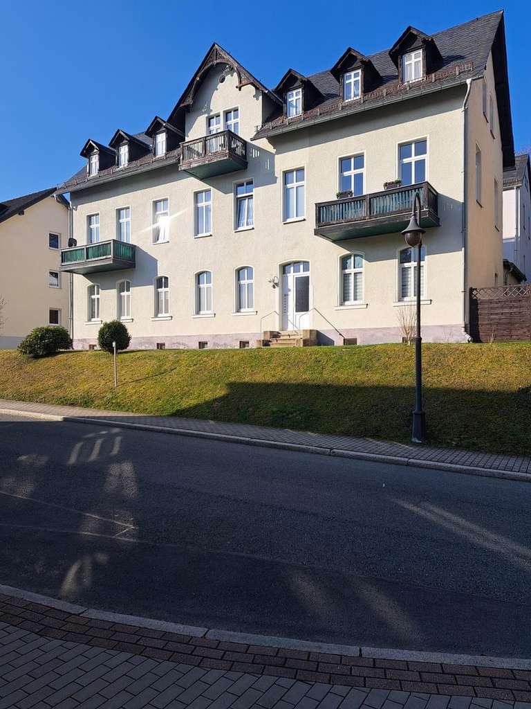 Immobilie in Bad Elster - Lichtdurchflutete großzügige 3-Zimmer Erdgeschosswohnung - Bild 1