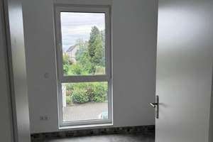 Wohnen mit Charakter: Großzügige Vier-Zimmer-Wohnung in Köln-Meschenich – Die vollständige Adresse der Immobilie erhältst du vom Anbieter., 50997 Meschenich, Köln – Vorschaubild 2