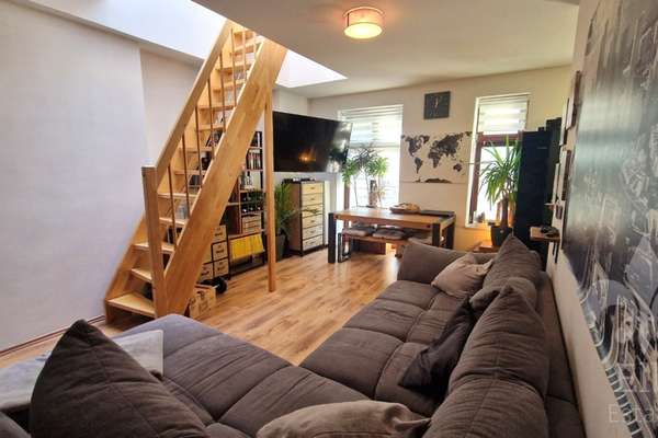 Vermietete Wohnung mit Dachterrasse als Kapitalanlage - 3 Zimmer, Fußbodenheizung und offene Küche