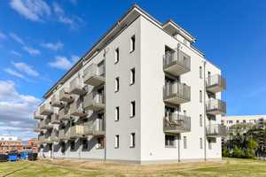 Lichtdurchflutet & modern – 2-Zimmer-Wohnung mit durchgehender Balkonfront – Henriette-Lustig-Strasse 21, 12555 Berlin – Vorschaubild 2