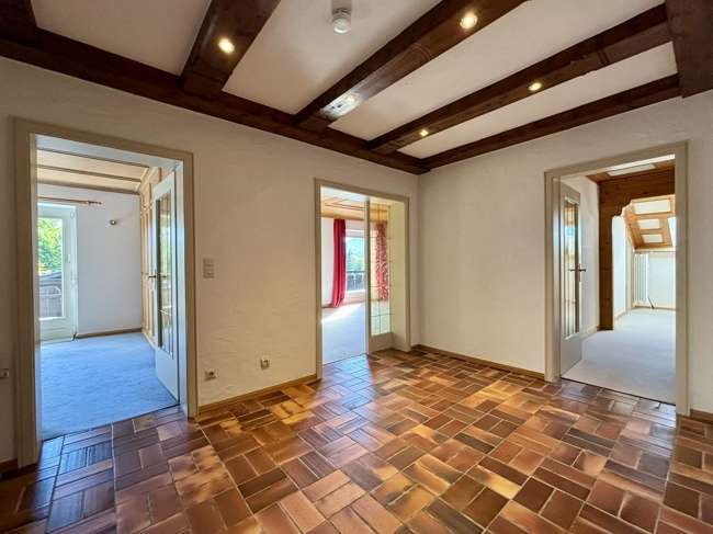 Immobilie in Murnau am Staffelsee - Murnau: 3-Zimmer-Dachgeschosswohnung im Landhausstil mit Balkon - Bild 1