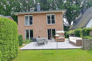 Provisionsfreies Einfamilienhaus mit 177 m² Wohnfläche im grünen Hamburg Rissen