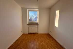 Geräumige 3,5-Zimmer-Wohnung mit Balkon in Schweinau zu vermieten – Olivenweg 50, 90441 Nürnberg – Vorschaubild 11