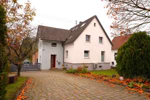 Freistehendes Einfamilienhaus mit Doppelgarage und Nebengebäuden, großer Garten – Die vollständige Adresse der Immobilie erhältst du vom Anbieter., 74199 Untergruppenbach – Vorschaubild 1