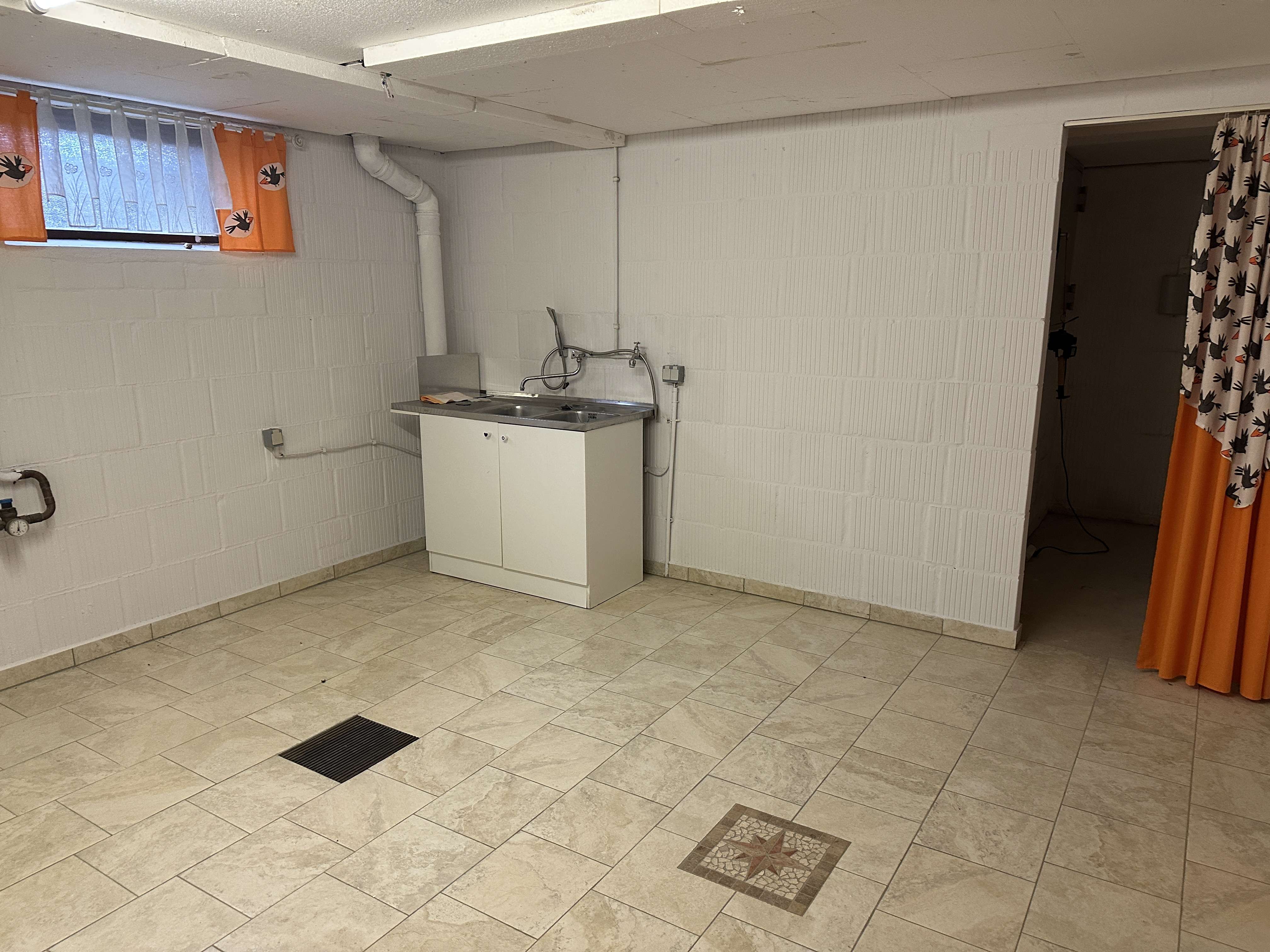 Immobilie in Hardegsen - Großes Einfamilienhaus mit viel Nutzfläche und tollem Garten - Bild 2