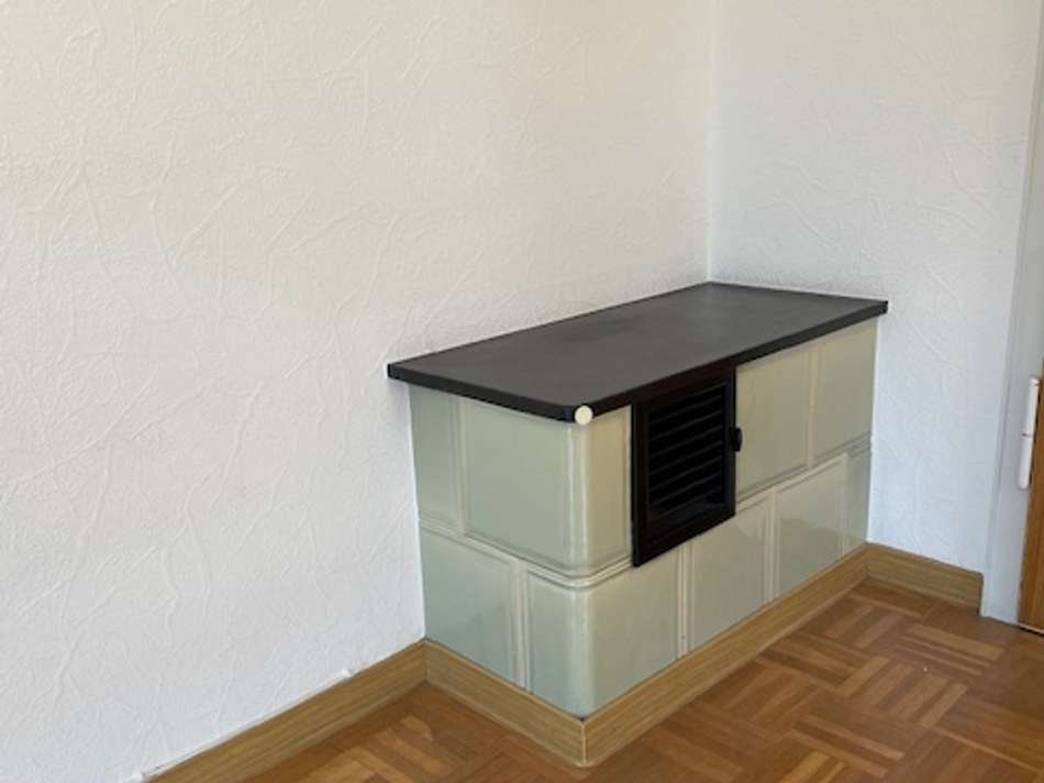 Kachelofen im Wohnzimmer Da...