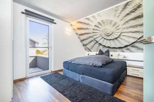Familienfreundliche DHH: Terrasse, Dachterrasse & zusätzlicher Wohnbereich im Keller. – Die vollständige Adresse der Immobilie erhältst du vom Anbieter., 86453 Dasing – Vorschaubild 5