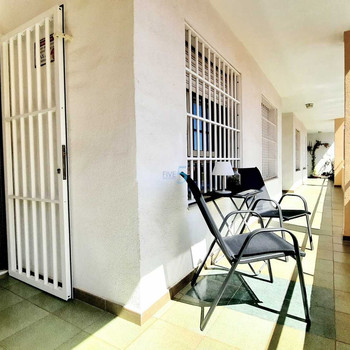 Unglaubliches, renoviertes Apartment mit 1 Schlafzimmer und 1 Bad im zweiten Stock, in einer ruhigen