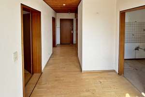 MIT BLICK INS GRÜNE: SAN.-BEDÜRFTIGE 2-ZI-ETW MIT SÜDBALKON, LIFT UND TG-STELLPLATZ IN ER-BÜCHENBACH – Kulmbacher Straße 14, 91056 Büchenbach Nord, Erlangen – Vorschaubild 7